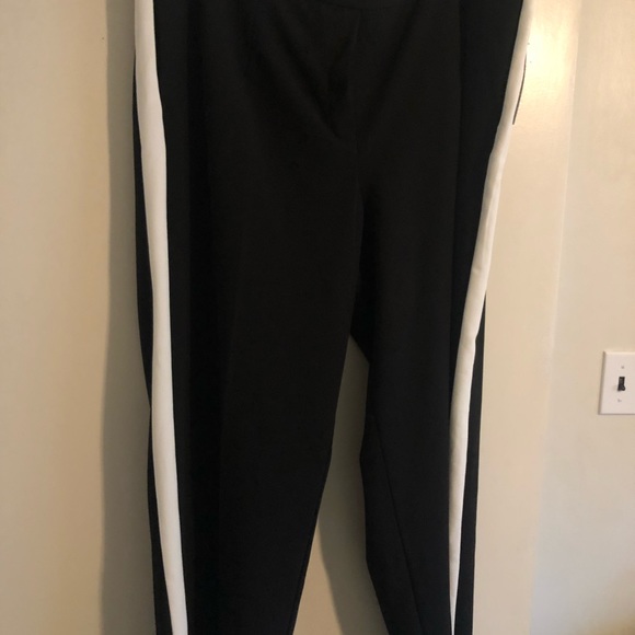 Black Slim Ankle slacks - Picture 2 of 4